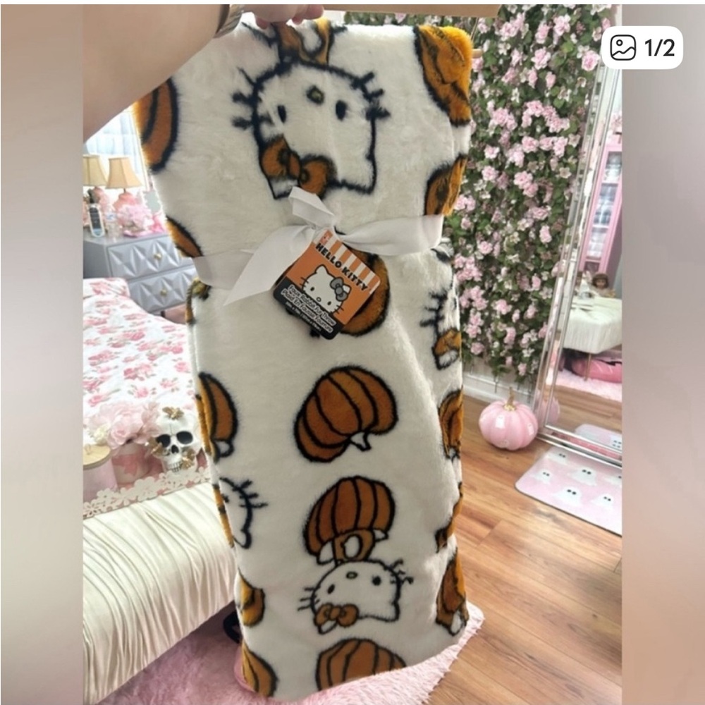 Hello kitty pumpkin blanket